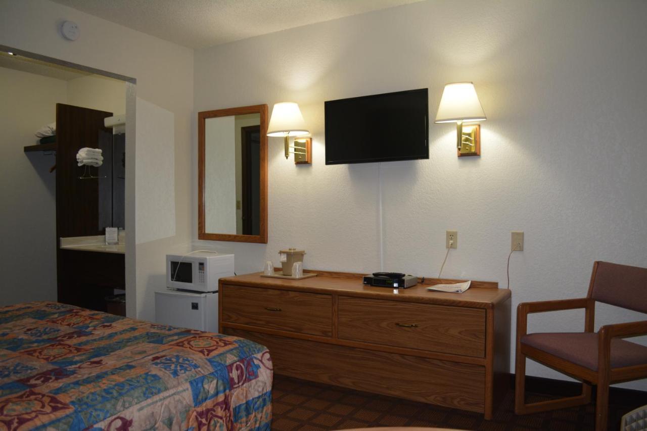 Bloomer Inn & Suites المظهر الخارجي الصورة