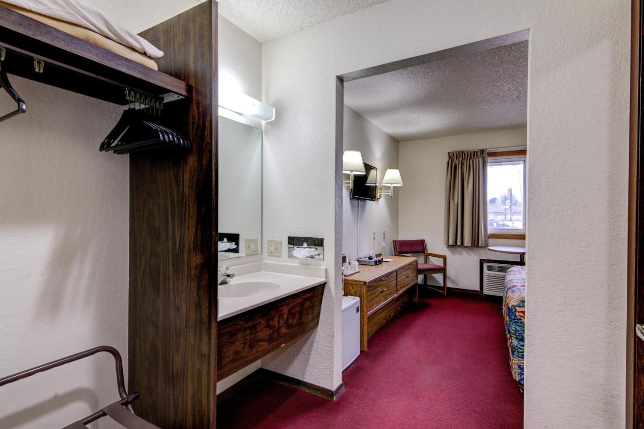 Bloomer Inn & Suites المظهر الخارجي الصورة