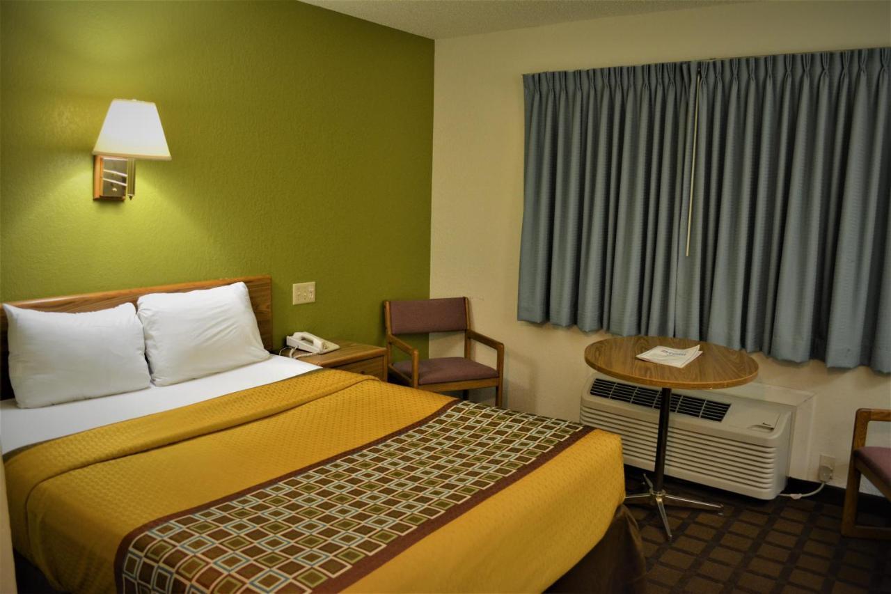 Bloomer Inn & Suites المظهر الخارجي الصورة