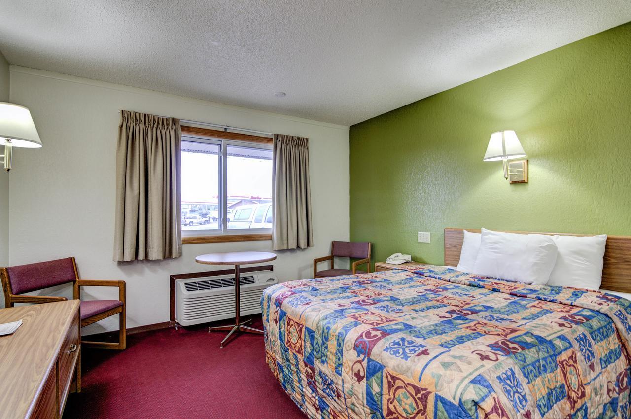 Bloomer Inn & Suites المظهر الخارجي الصورة