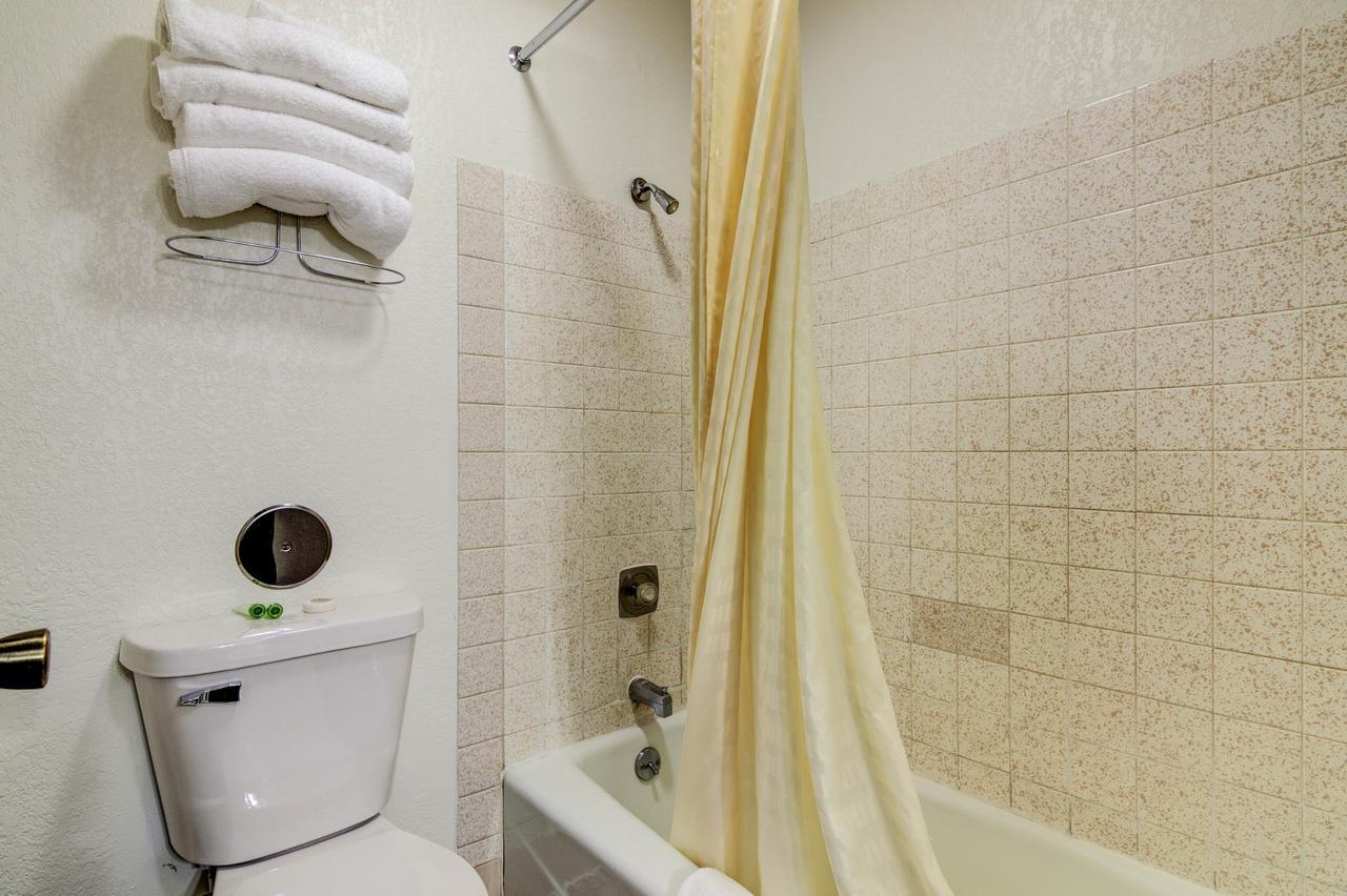 Bloomer Inn & Suites المظهر الخارجي الصورة
