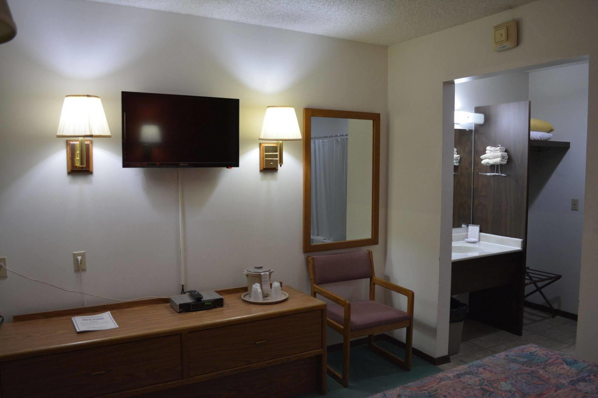 Bloomer Inn & Suites المظهر الخارجي الصورة